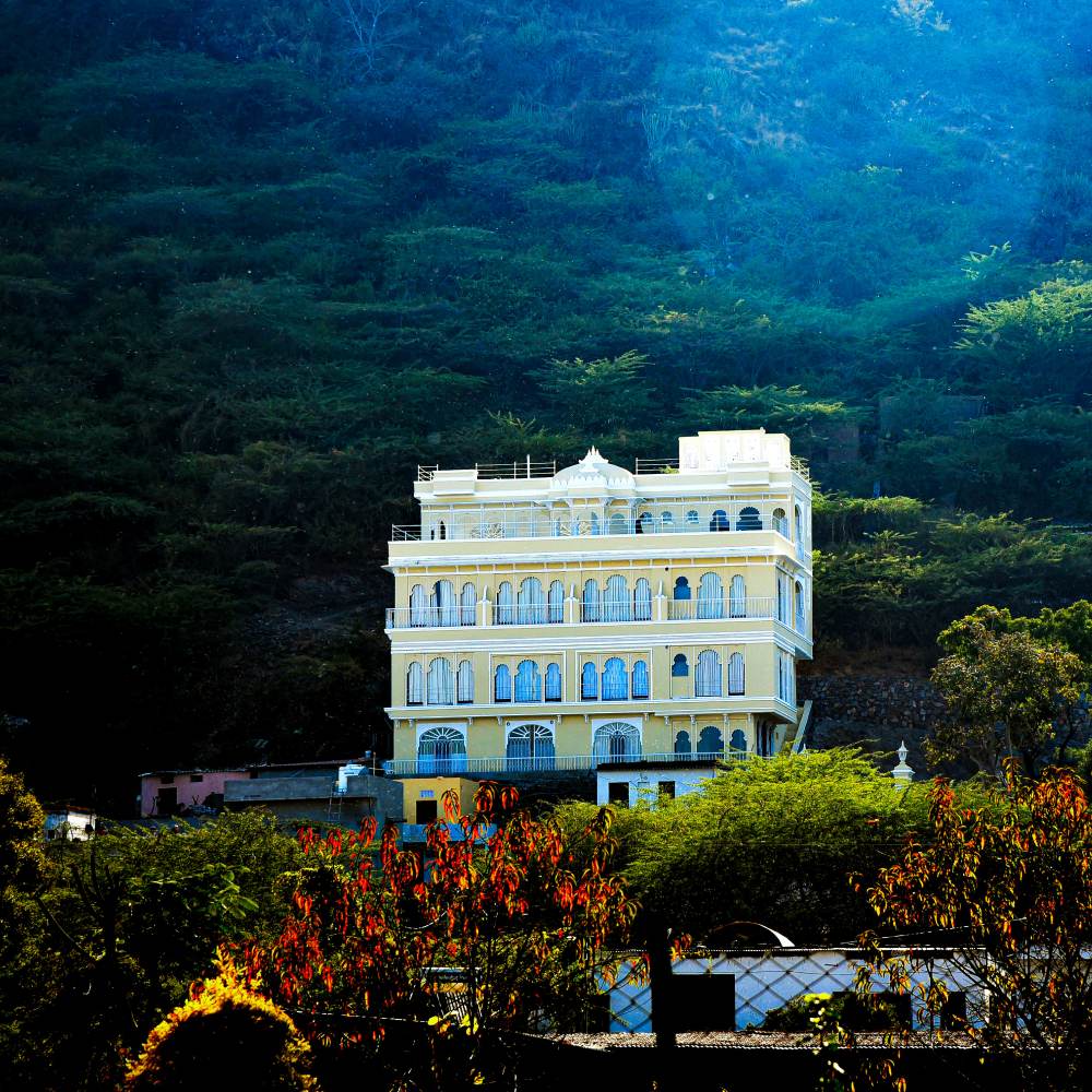 best luxury hotel in Udaipur